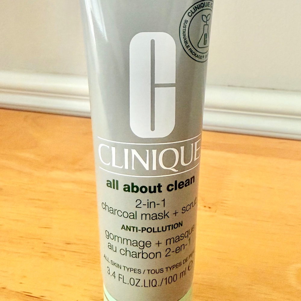 CLINIQUE  All About Clean™ 2-in-1 Charcoal Face Mask + Scrub Exfoliator
